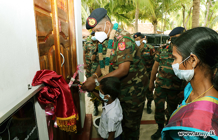 ආරක්‍ෂක සේනා මූලස්ථානය - යාපනය ජාතික නිවාස සංවර්ධන අධිකාරියේ මූල්‍යමය දායකත්වය ඇතිව අවශ්‍යතා සහිත පවුලකට නව නිවසක් ඉදිකර දෙයි