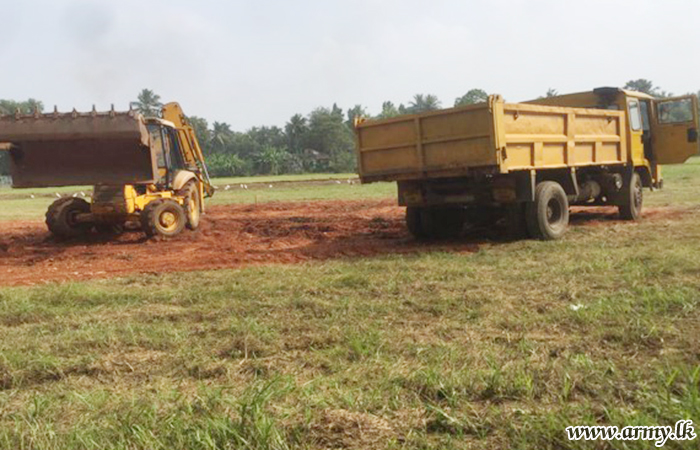 යුද්ධ හමුදා ඉංජිනේරු භටපිරිස් - හිඟුරක්ගොඩ රජරට විද්‍යාලයේ ප්‍රතිසංස්කරණ කටයුතු අරඹයි