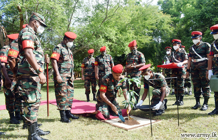 SLCMP Colonel Commandant Makes Courtesy Visits  