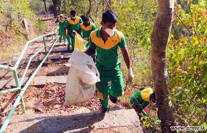 Troops Clean Pathway to Wedahitikanda
