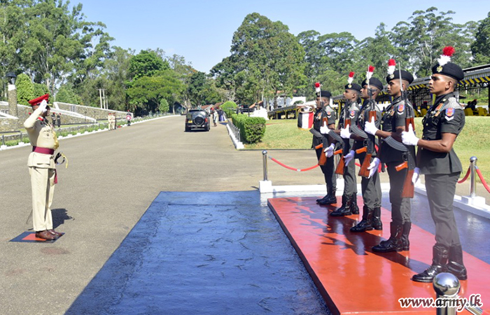 ශ්‍රී ලංකා යුද්ධ හමුදා විද්‍යාපීඨයේ නව සේනාවිධායක සිය ධූරයේ රාජකාරි අරඹයි