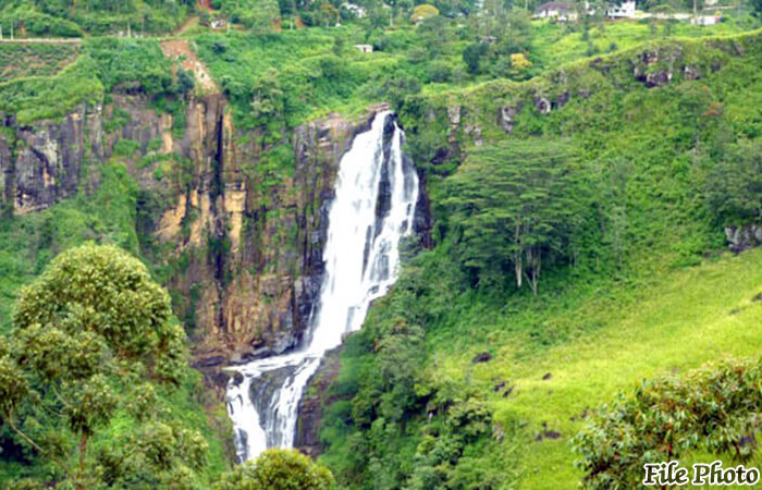 ඩෙවෝන් දියඇල්ලෙන් ඇදවැටුණු දැරිය සෙවීමට යුද්ධ හමුදා මෙහෙයුමක්