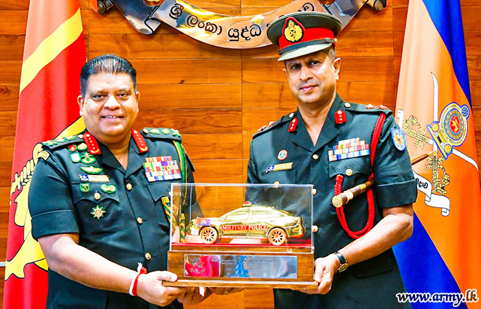 Commander Extends Best Wishes to Retiring SLCMP Colonel Commandant  