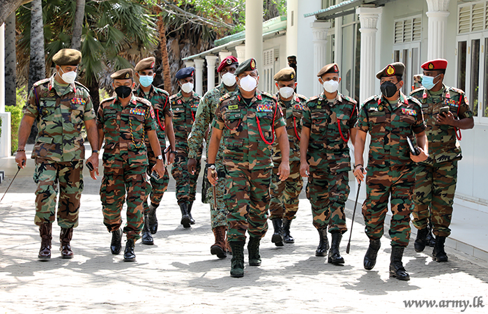 New Jaffna Commander Undertakes Visits to 55 Div Area