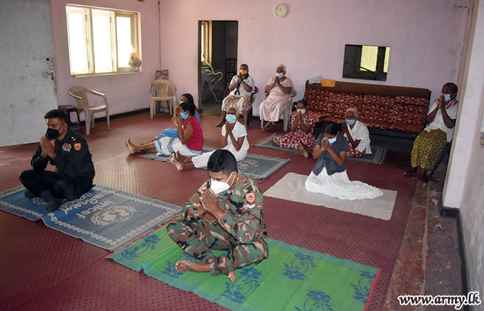 18 Gemunu Watch Troops Do Community Service at Elders' Home
