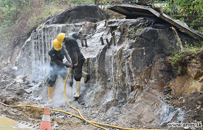 යුද්ධ හමුදා භටපිරිස් තවත් කිලෝමීටර් 4.3 ක මාර්ගයක් සංවර්ධනය කරයි