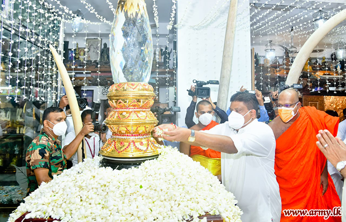 ‘Sanda Hiru Seya’ Pinnacle Unveiled for Exposition Before Taken to 48 More Temples for Veneration