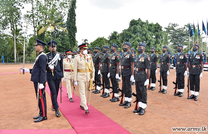 මේජර් ජෙනරල් නිලයට උසස්වීම් ලද ජ්‍යෙෂ්ඨ නිලධාරි වෙත ශ්‍රී ලංකා සංඥා බලකායේ ගෞරවාචාරය  