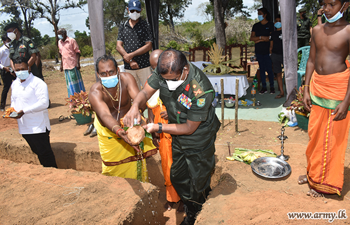 56 වන සේනාංකයේ භටපිරිස් පරිත්‍යාගශීලියෙකුගේ අනුග්‍රහකත්වය ඇතිව විවිධ දුෂ්කරතා මධ්‍යයේ දිවිගෙවන පවුල් වෙනුවෙන් නව නිවසක් ඉදිකිරීමට මුල්ලග තබයි