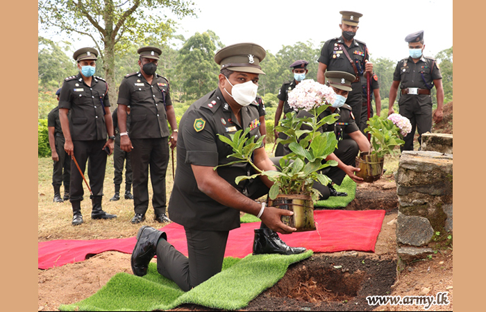 ශ්‍රී ලංකා යුද්ධ හමුදා පොදු සේවා බලකා භටපිරිස් හයිඩ්‍රැන්ජියා (Hydrangea) මල් වගා ව්‍යාපෘතියක් අරඹයි