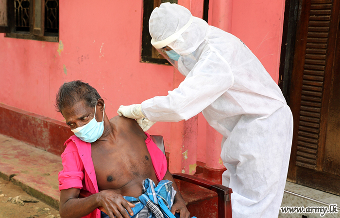 Jaffna Civilians, Full of Praise for the Army Mobile Vaccination Drive