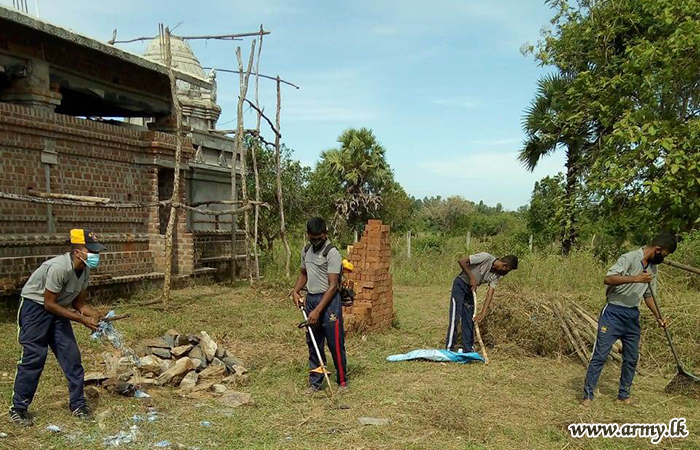 Troops Clean Kovil Premises at Rajathurainagar