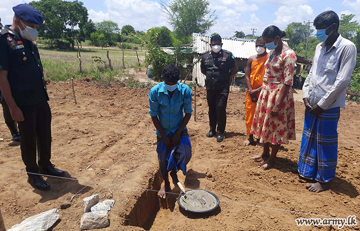 4 Gemunu Watch Troops to Build House for Unnachchiya Family