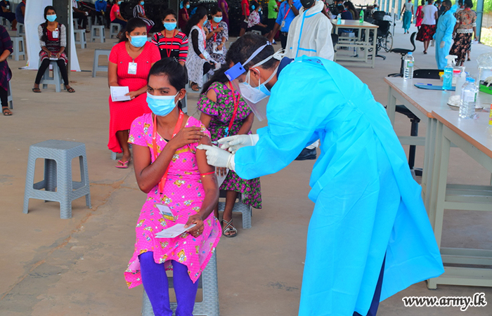 Garment Workers in Batticaloa Given Vaccines