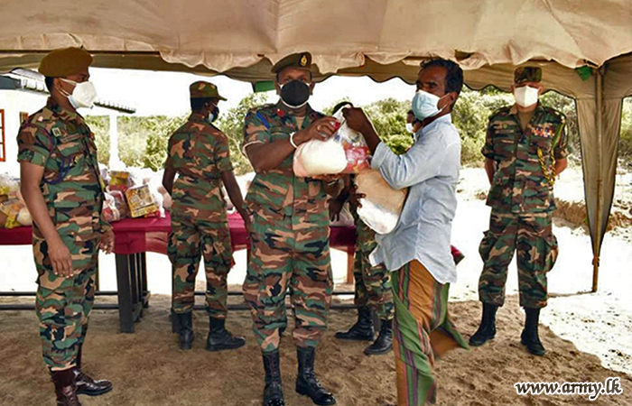 542 Brigade Troops with Donor's Sponsorship Take Relief Packs to Doorsteps