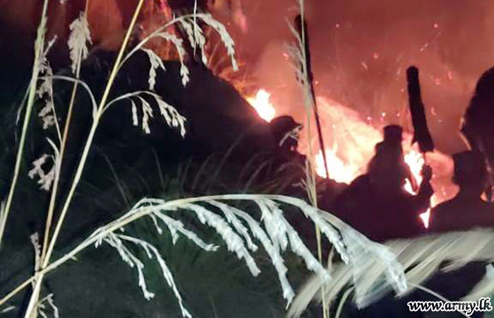 121 Brigade Troops Extinguish Bushfire in Horombuwa