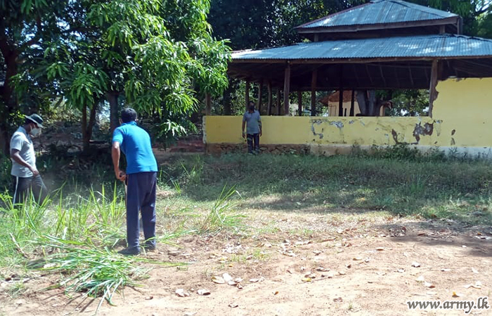 Shramadana Cleans Temple Compound