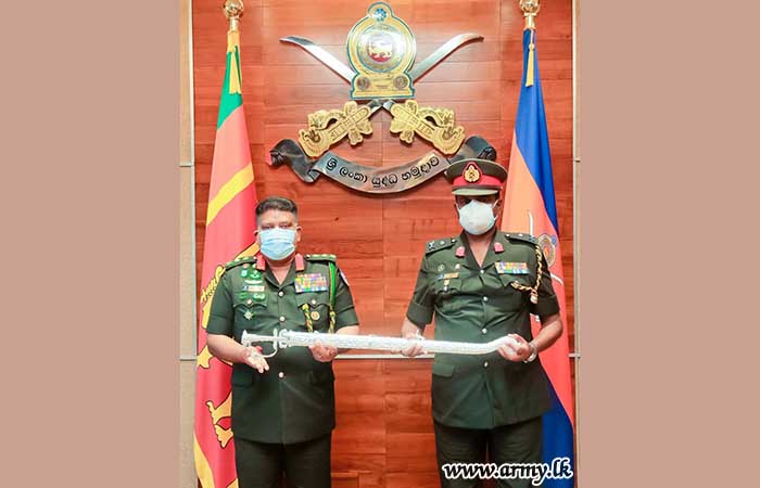 Major General Priyantha Silva Receives New Insignia from Army Chief 