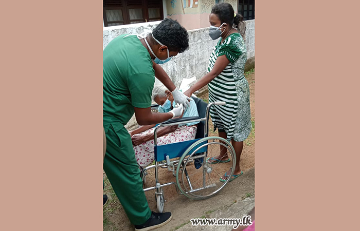 மருத்துவ அதிகாரிகள் மற்றும் இலங்கை முன்னோடி படையினர் ஏற்பாட்டில் நடமாடும் தடுப்பூசி