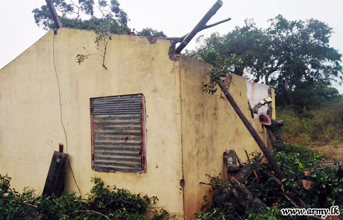 561 Brigade Troops Assist Repairs of Damaged House 