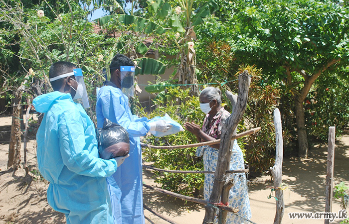 23 SLSR Troops Take Relief Packs to Doorsteps of Needy Families