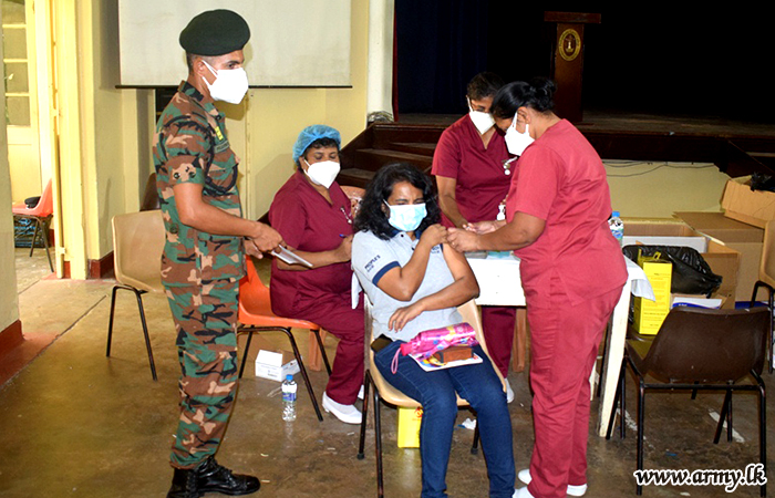 11 Division Troops with Health Authorities Launch Vaccination Drive in Kandy Area