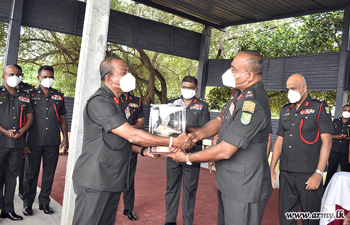 வெளியேறும் வன்னி தளபதி தனது கட்டளை அலகுகளுக்கு மரியாதை நிமித்தமான விஜயம் 