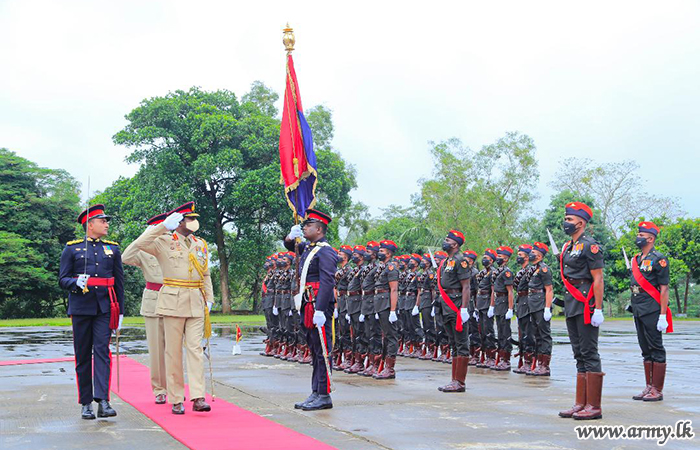 නව නියෝජ්‍ය මාණ්ඩලික ප්‍රධානිට සිය රෙජිමේන්තු මූලස්ථානයේ ගෞරවාචාරය