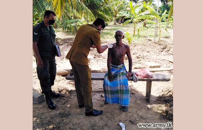 Army Medical Teams in Mullaittivu Jab 2nd Dose to Adults over 60 Years