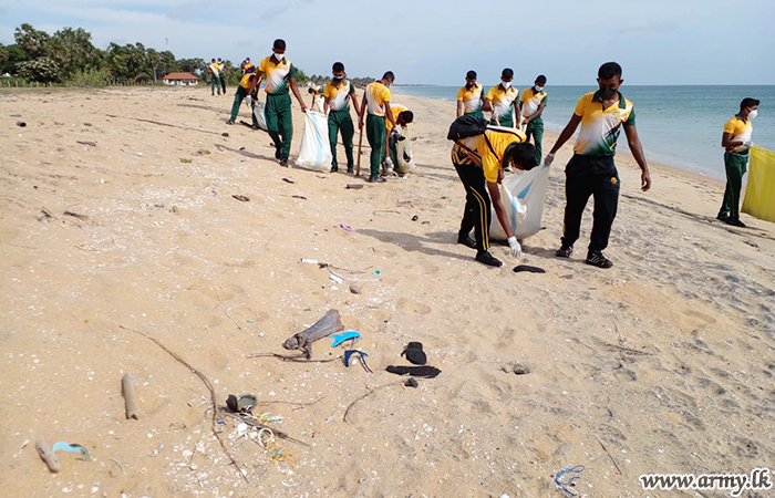 591 & 593 Brigades Clean Beach Patches on Army Anniversary Day