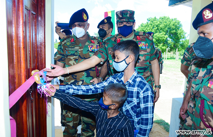 Needy Families in Mullaittivu Get New Homes on Army Day