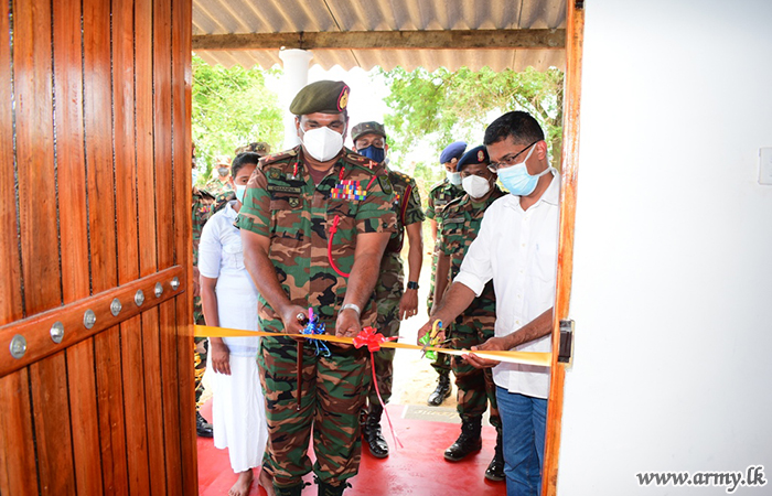 வறிய குடும்பமொன்றுக்காக நிர்மாணிக்கப்பட்ட மற்றுமொரு வீடு கிழக்கு தளபதியால் வழங்கி வைப்பு