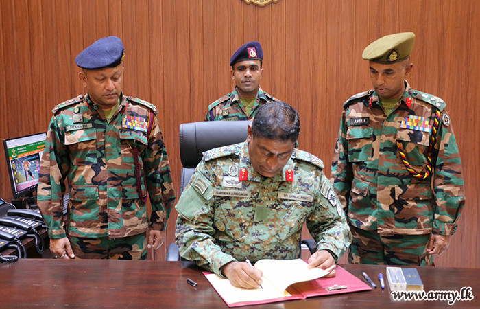 New Commander 1 Corps Assumes Office  