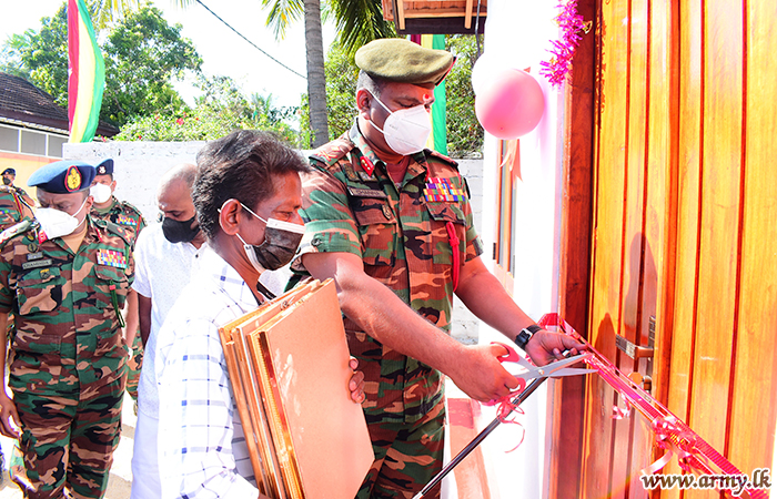 Eastern Troops Gift Two More New Houses to the Homeless in Ampara