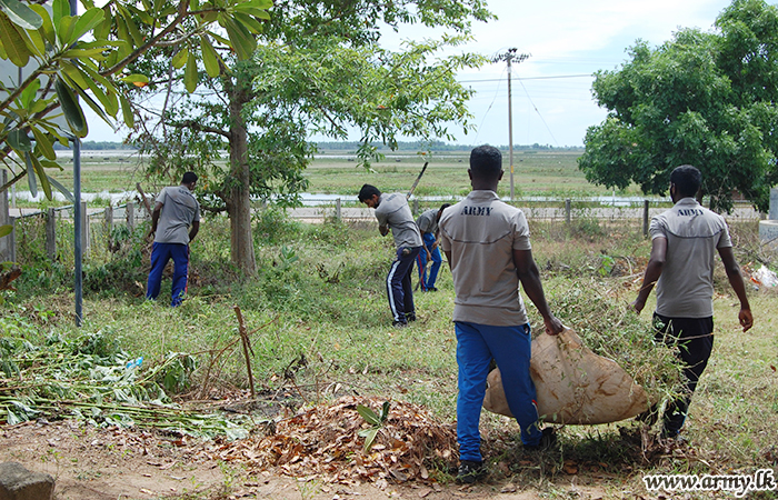 Thirukkovil Troops Clean School Ahead of Its Opening