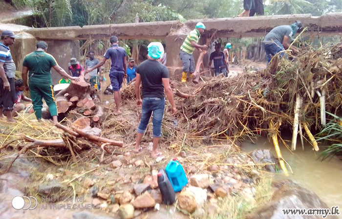 Badulla Troops Assist Flood-Affected Areas & Civilians  
