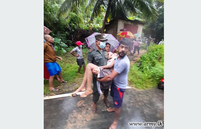 8 SLSR Troops Evacuate Victims at Dombemada