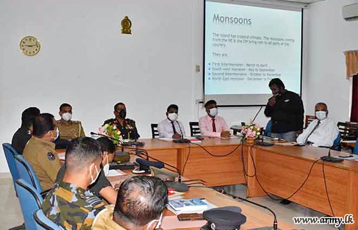 Wanni SF Commander & District Secy Evaluate Flood Threats & Relief Operations 