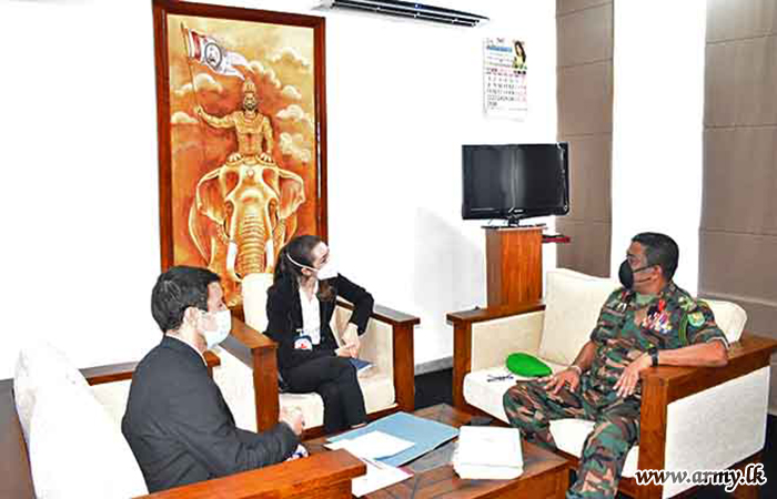 ICRC Head in Colombo Chats with Wanni Commander 