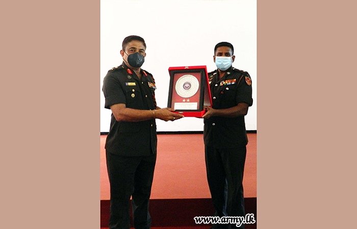 Logistic Commander Inquires into Needs at SLAGSC School