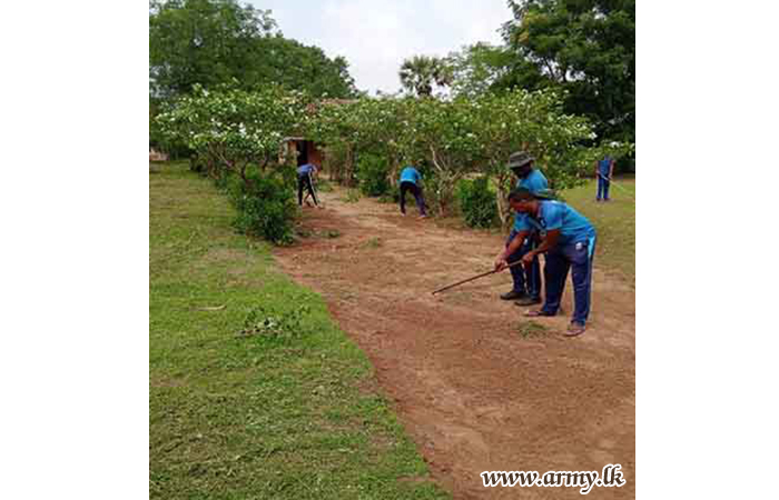 652 Brigade Troops Tidy up School Premises