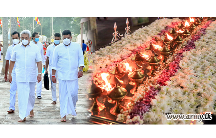 ‘Gilanpasa’ & ‘Aashirvada Pooja’ Invokes Blessings on Presidency at Ruwanweli Maha Seya