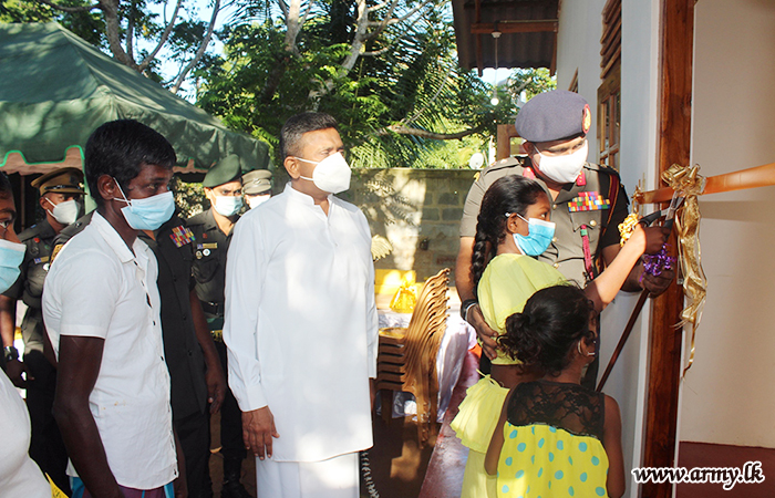 121 Brigade Troops with Donors Erect New House for a Needy Family in Sella Kataragama