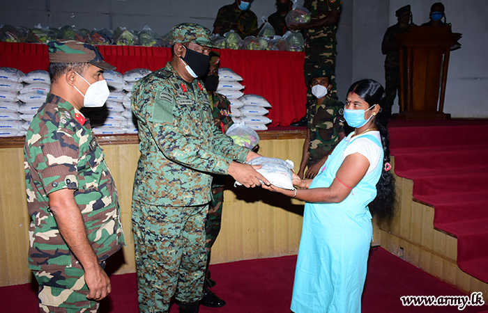 1 Corps in Kilinochchi Distributes Dry Ration Packs for Needy People