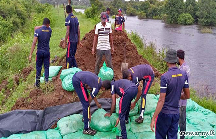 වෙහෙරතැන්න වැව් බැම්මේ ආරක්‍ෂාව තහවුරු කිරීමට යුද්ධ හමුදා භටපිරිස්හී සහය