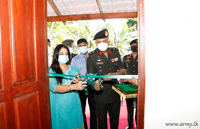 8 SLSR Troops Build ‘Sirasa Niwasa’ for a Disabled Family