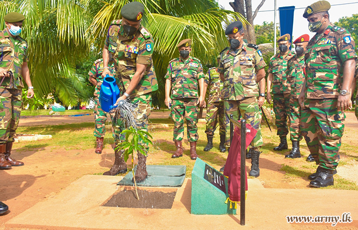 Mullaittivu Commander Visits Under Command Formations