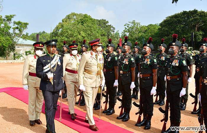 යාන්ත්‍රික පාබල රෙජිමේන්තුවේ රෙජිමේන්තු අධිපතිතුමන් සිය ධුරයෙන් නික්ම යයි