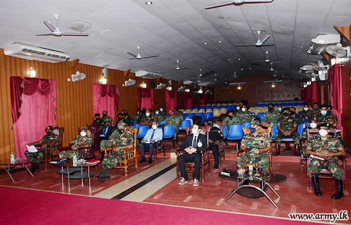 1 Corps at Kilinochci Educates Officers on Internal Security