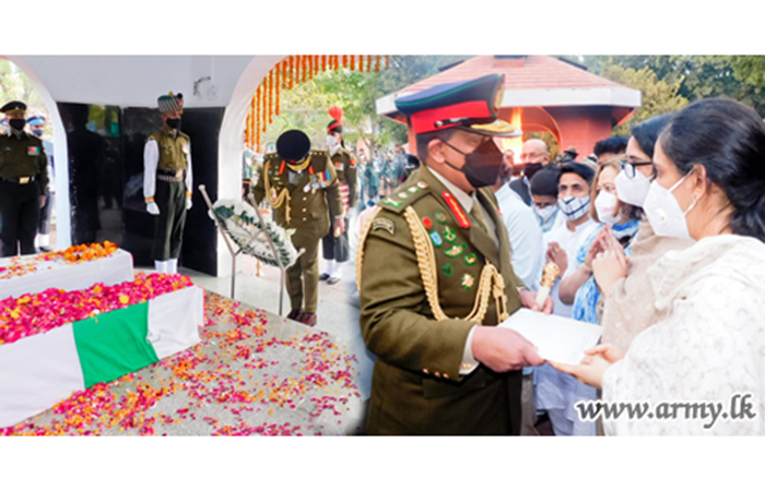 Sri Lanka's CDS Condoles with Late General Bipin Rawat's Family Members during Cremation 